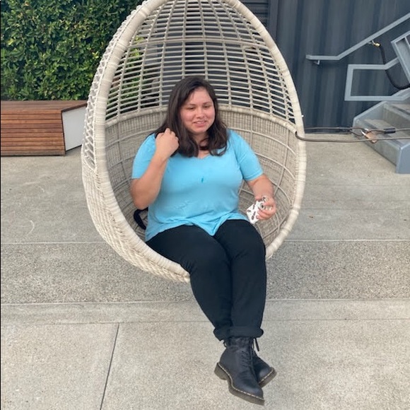 Meet your Posher, Sabrina - Picture 3 of 4